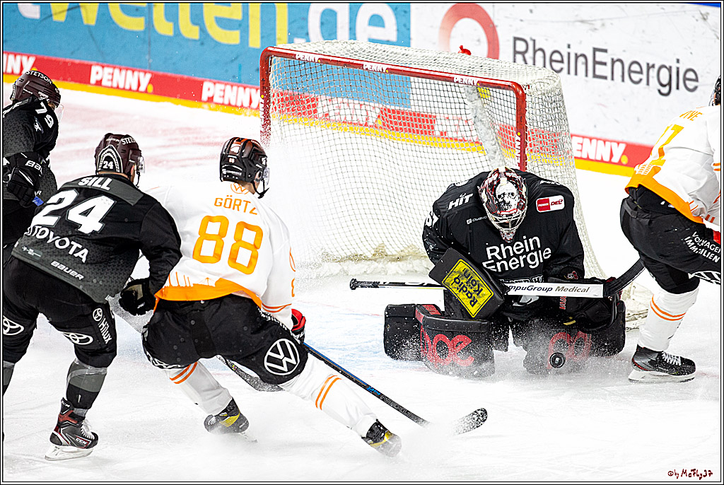 PENNY DEL;  Koelner Haie - Wolfsburg Grizzlys; Koeln, 17.03.2021